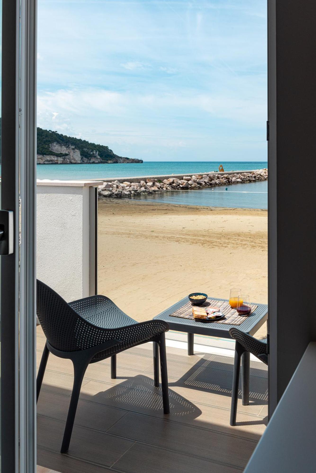 Marina Bay Beach Suites Пескічі Екстер'єр фото