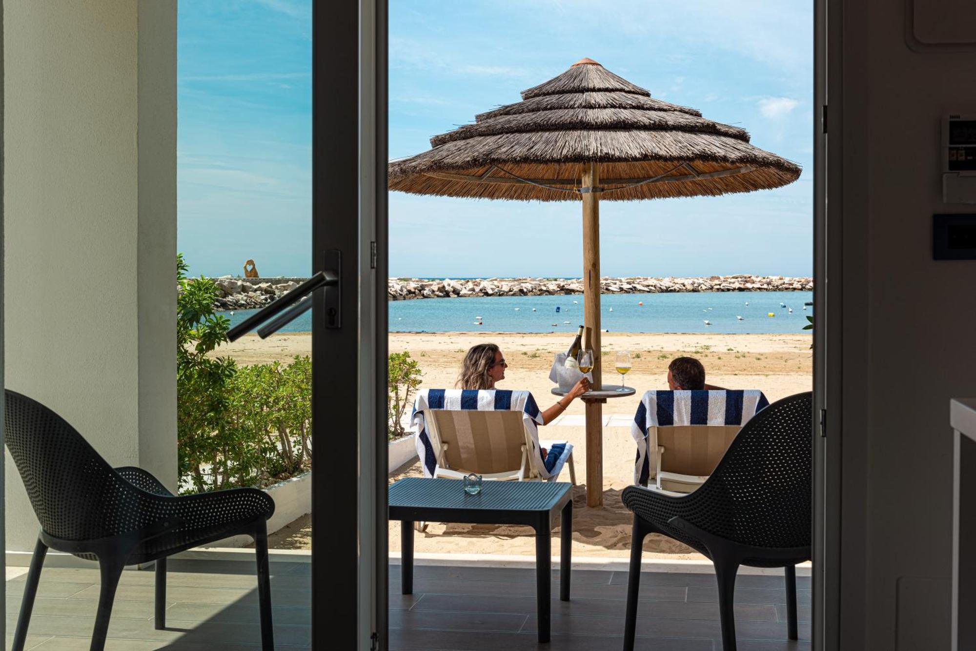 Marina Bay Beach Suites Пескічі Екстер'єр фото